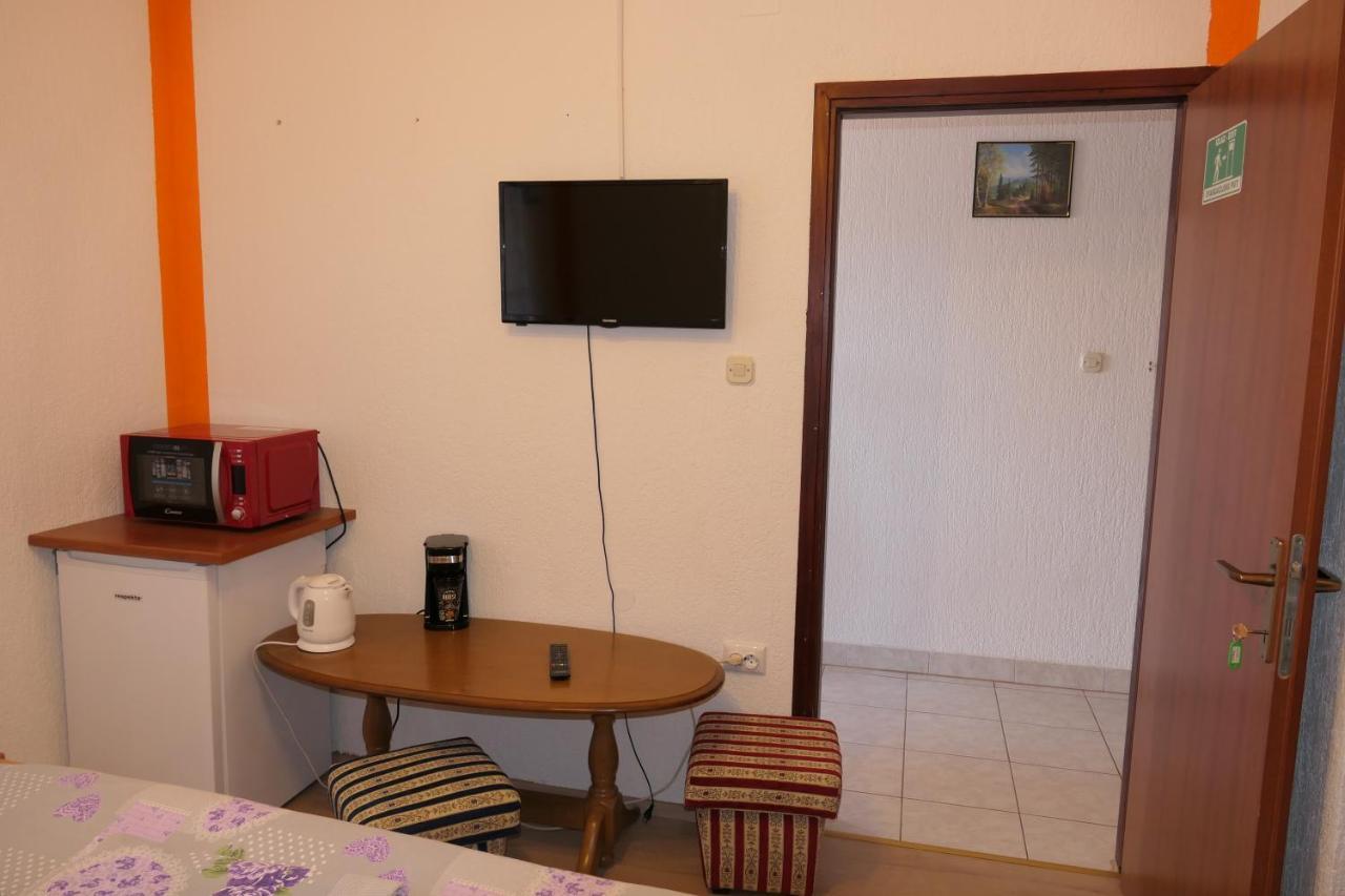 Apartments And Rooms Juki Senj  Bagian luar foto